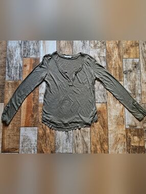We The Free Olive Raw Hem Henley Top | Boho Distressed Long Sleeve | EUC Large